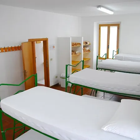 Il Vecchio Asilo Vandrarhem Lama dei Peligni